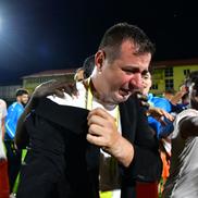 Ianis Zicu a început să plângă după ce Metaloglobus a promovat în Superliga. foto: Cristi Preda