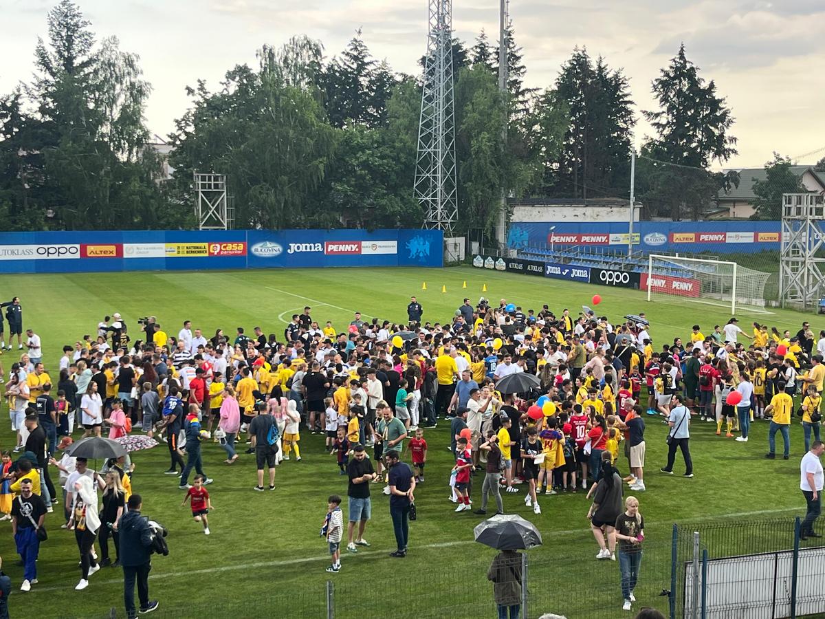 România, antrenament deschis publicului înainte de dubla cu Austria și Cipru » Fotbaliștii au dat autografe copiilor