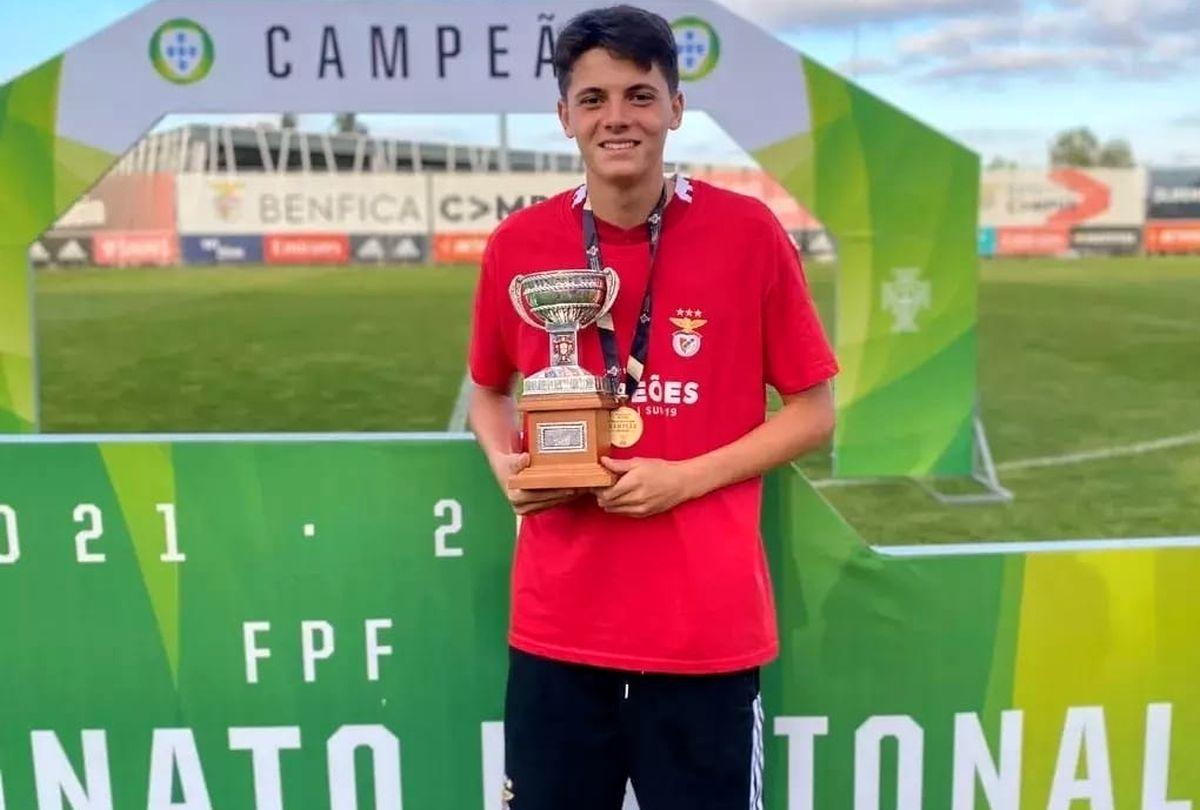 Mario Tudose, fundașul de 20 de ani școlit la Benfica și pasionat de pescuit
