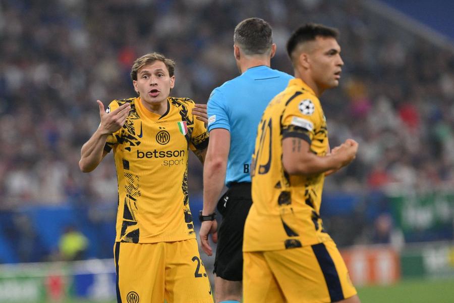 Cât câștigă românii din Serie A » Diferență uriașă între salariile primite de Radu Drăgușin și de Daniel Bârligea!