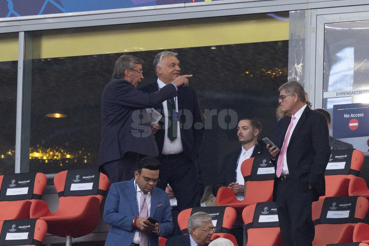 Politică și delicatese » Nu știau că sunt filmați: plecăciuni pe Allianz Arena, cu Viktor Orban și Salt Bae în rol principal. Răzvan Burleanu, neimpresionat
