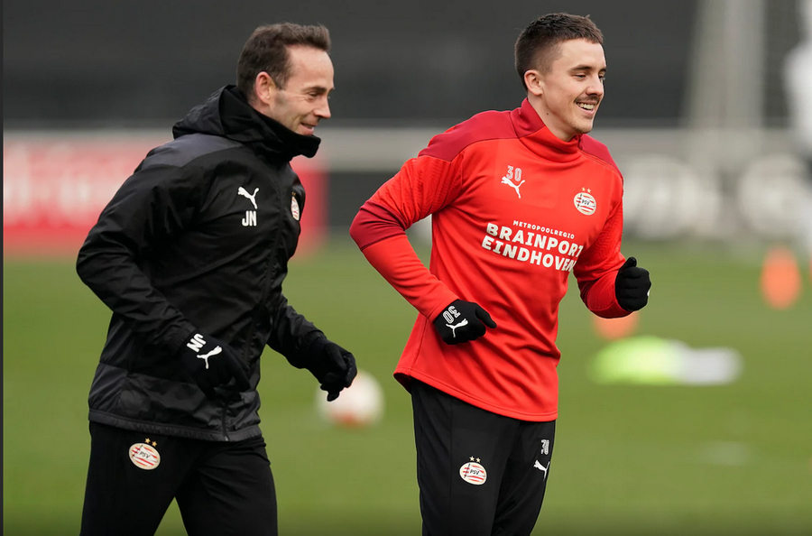 Jurgen Nijenhuis (în stânga imaginii) Adevărata problemă a lui Dennis Politic » Diagnosticul primit de fotbalistul aflat sub contract cu FCSB