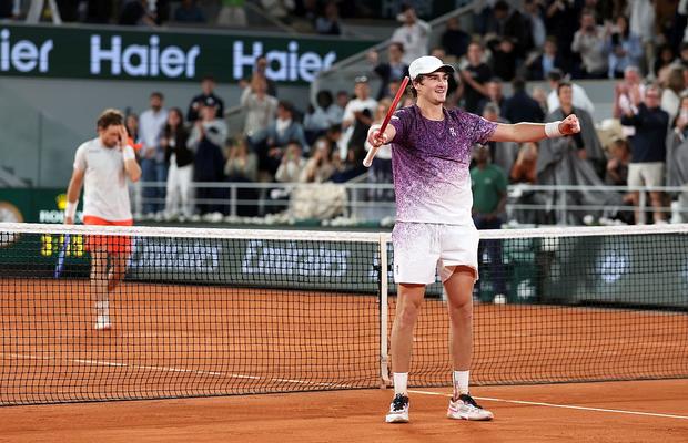 „Călăul” lui Djokovic a mai făcut o victimă de renume: a scos dublul finalist de la Roland Garros!