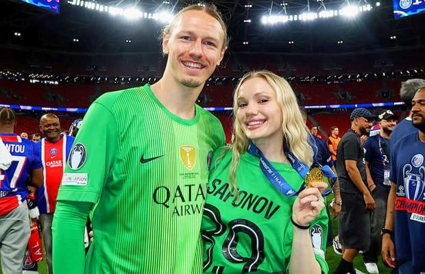 Momentul controversat al finalei UCL! Cine e femeia care a strecurat steagul Rusiei la festivitatea de premiere