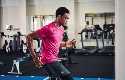 Under Armour a deschis magazin online in Romania