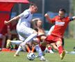 Fotografie de la FCSB-Viitorul Tg. Jiu, cu Mihai Stoica pe fundal, la bustul gol, la peste 35 de grade FOTO Facebook