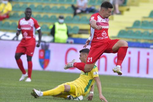 Hermannstadt a anunțat despărțirea de 10 fotbaliști // foto: Imago