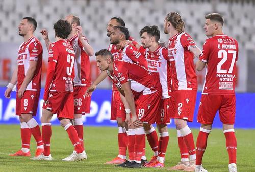 Dinamo poate avea un nou acționar majoritar, dar lucrurile nu sunt deloc simple în „Groapă”, iar stabilitatea echipei atârnă de un fir de ață.