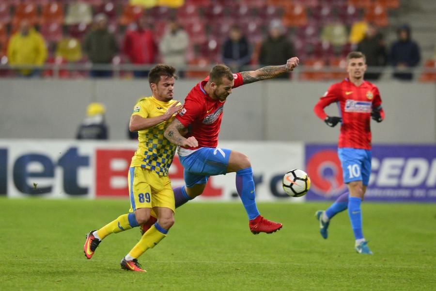 Alibec a jucat la FCSB un singur sezon, 2017-2018, dar nu și-a ascuns niciodată simpatiile roș-albastre FOTO Raed Krishan Denis Alibec a recunoscut că a discutat cu giuleştenii: „Rapid sună bine, dar n-am cum să trec peste asta” + Ce-l împiedică să facă acest pas şi ce spune despre experienţa de la CFR Cluj
