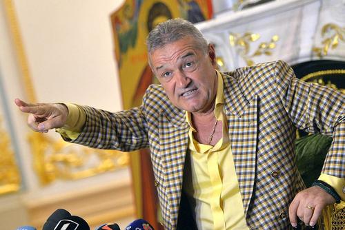 Gigi Becali, finanțatorul celor de la FCSB, continuă conflictul public cu Răzvan Burleanu, președintele Federației Române de Fotbal.
