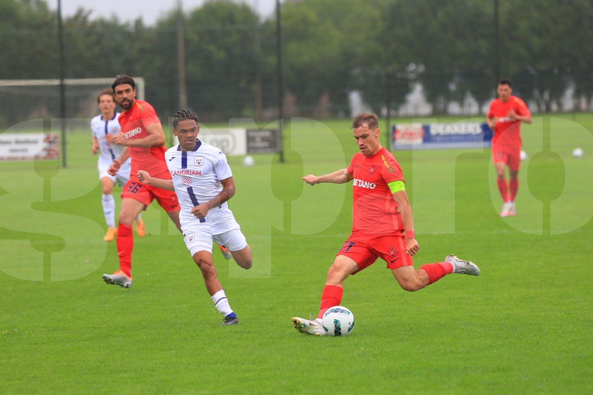 Despărțire cu lacrimi în ochi. Imagini emoționante de la plecarea de acasă a noului fotbalist de la FCSB: „Se întâmplă! Băiatul nostru ne părăsește...”
