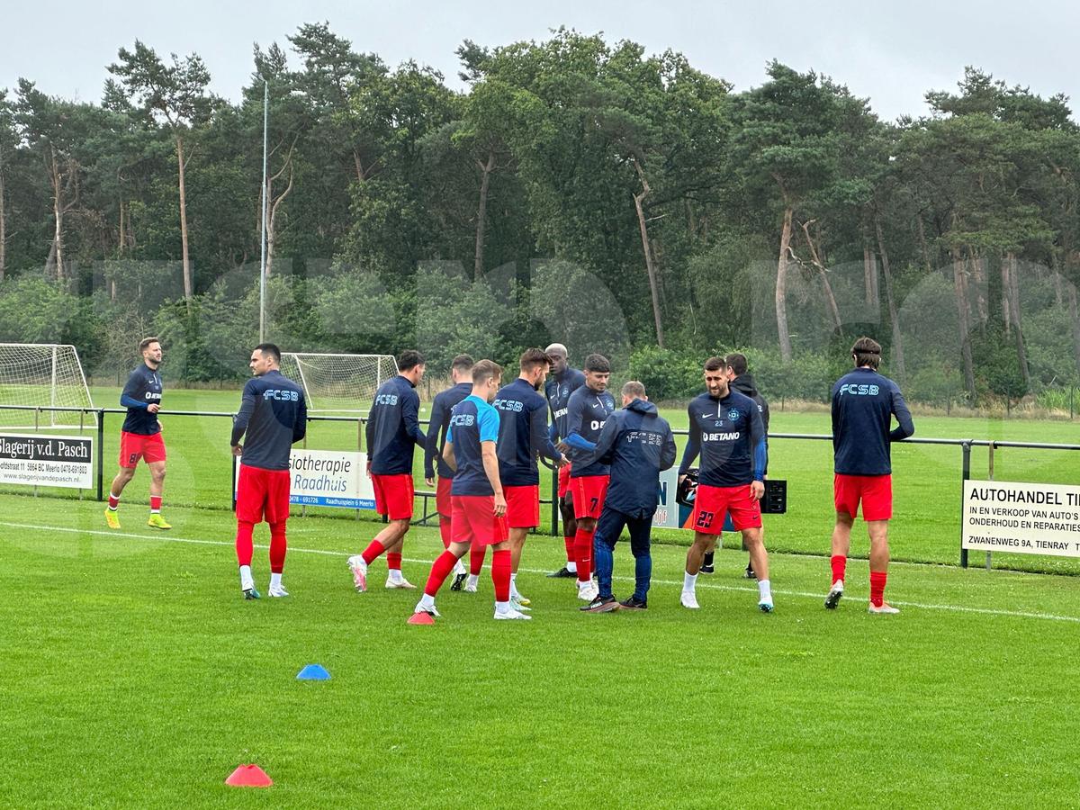 Despărțire cu lacrimi în ochi. Imagini emoționante de la plecarea de acasă a noului fotbalist de la FCSB: „Se întâmplă! Băiatul nostru ne părăsește...”