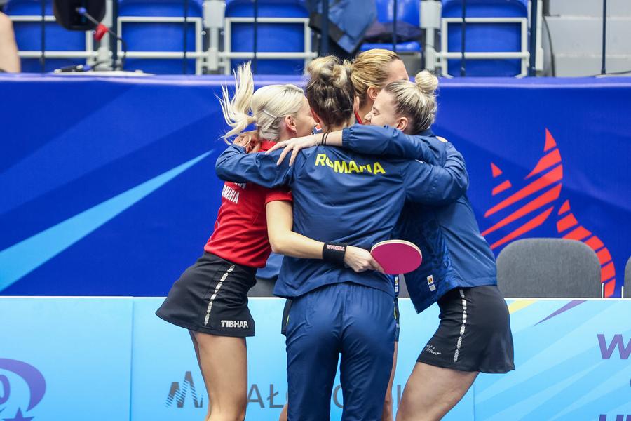 Bucuria româncelor după semifinale FOTO Imago Images Fete de aur » Bernadette Szocs, Adina Diaconu, Andreea Dragoman și Eliza Samara au trecut de Germania cu 3-2 în finala de la Jocurile Europene din Polonia