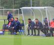 Despărțire cu lacrimi în ochi. Imagini emoționante de la plecarea de acasă a noului fotbalist de la FCSB: „Se întâmplă! Băiatul nostru ne părăsește...”