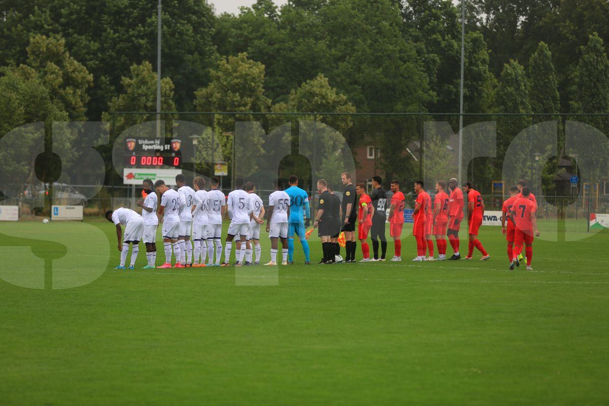 Despărțire cu lacrimi în ochi. Imagini emoționante de la plecarea de acasă a noului fotbalist de la FCSB: „Se întâmplă! Băiatul nostru ne părăsește...”