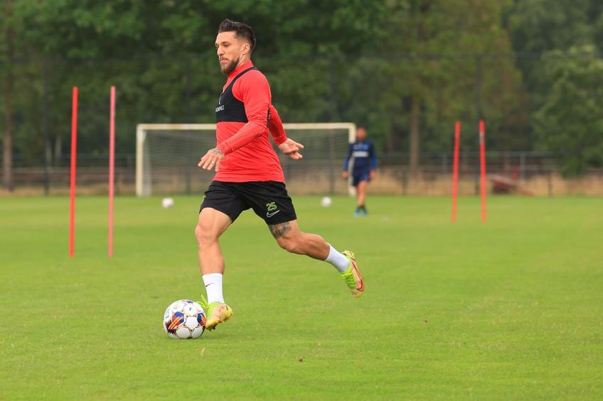 Meciul-școală disputat joi de FCSB a stabilit posturile jucătorilor: Damjan Djokovici a fost folosit mijlocaș ofensiv în 4-3-3, iar Alexandru Băluță a jucat un rol special.