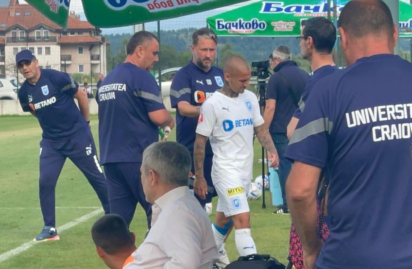 Alexandru Mitriță (28 de ani, extremă stânga) a fost lovit de un adversar în amicalul Universitatea Craiova - Ludogorets și a ieșit de pe teren în prima repriză. Din fericire pentru olteni, nu e nimic grav.