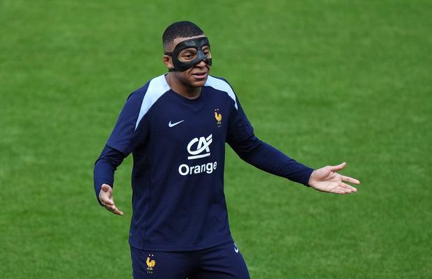 Kylian Mbappe i-a dat replica adversarului care i-a promis că îl va „ataca pe tibie” în Franța - Belgia
