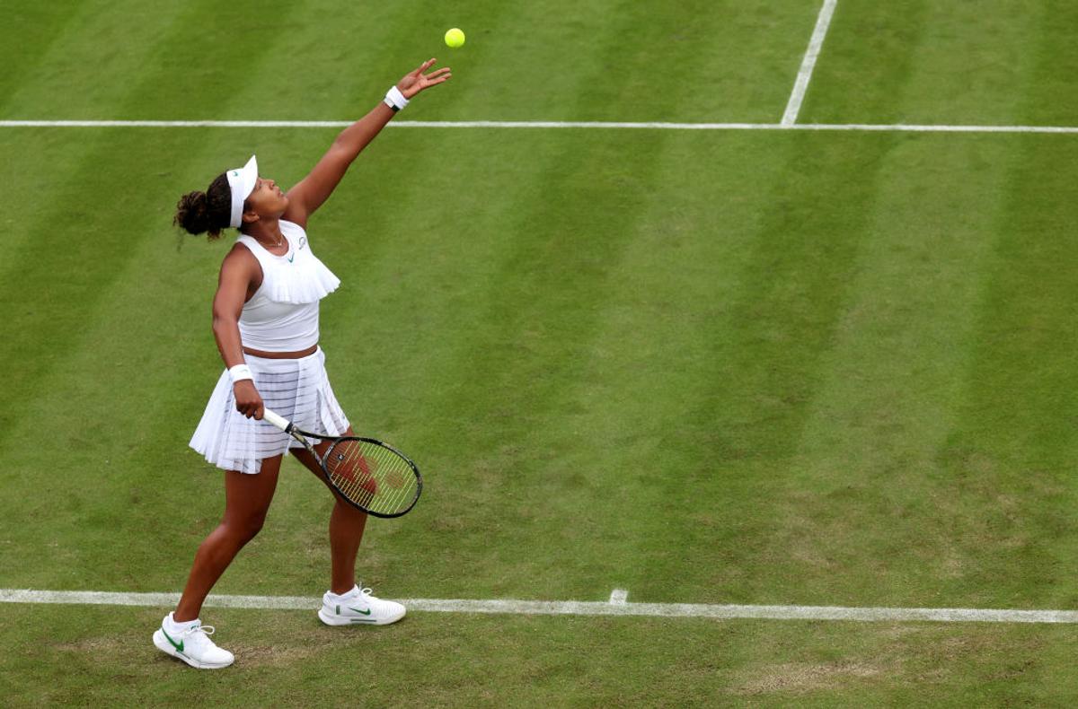 Victorioasă după 6 ani la Wimbledon, Naomi Osaka a stârnit o controversă » Rochia aleasă i-a „încins” pe fani: „Prea scurtă!” / „Nu respectă codul”