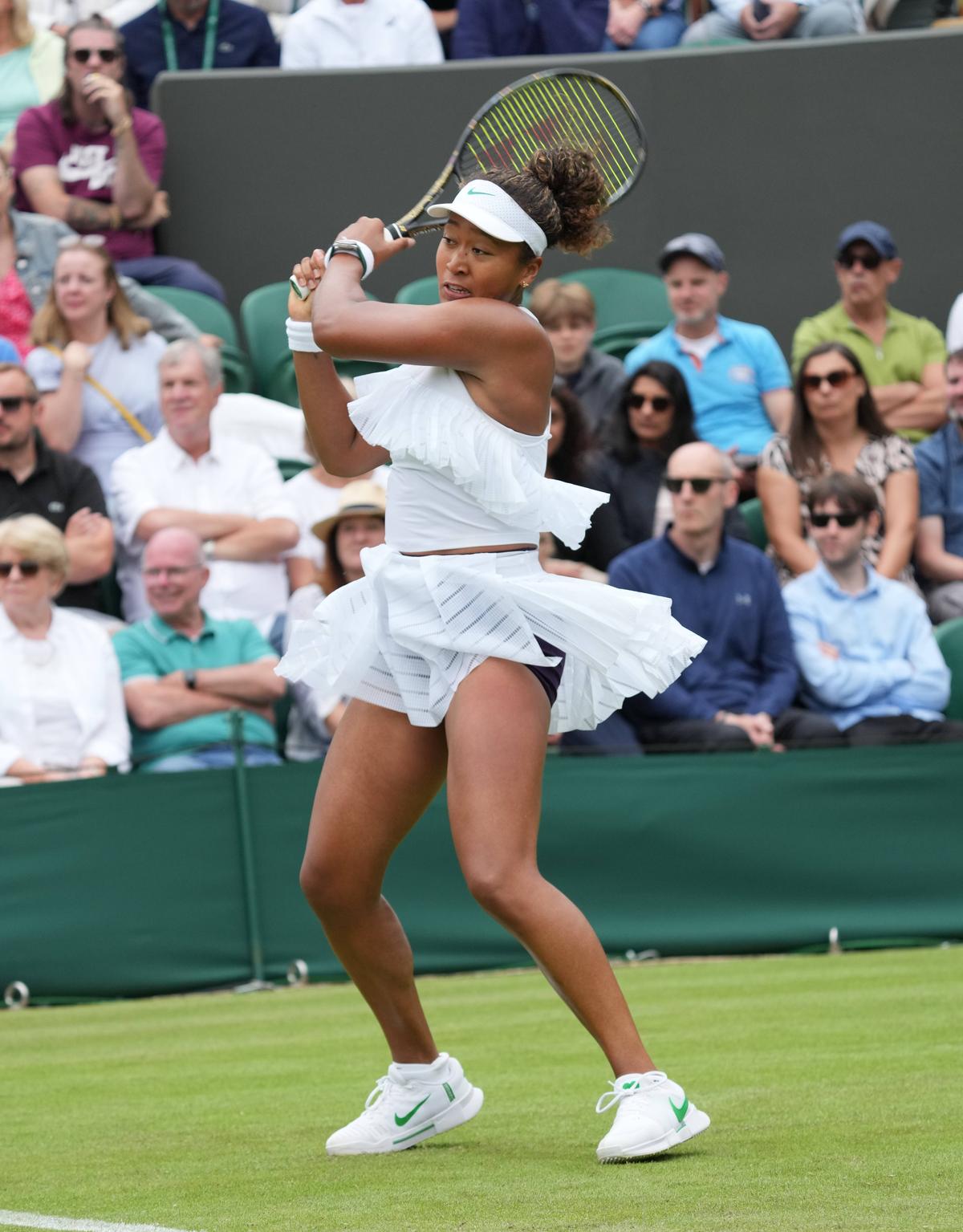 Victorioasă după 6 ani la Wimbledon, Naomi Osaka a stârnit o controversă » Rochia aleasă i-a „încins” pe fani: „Prea scurtă!” / „Nu respectă codul”