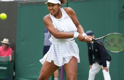 Victorioasă după 6 ani la Wimbledon, Naomi Osaka a stârnit o controversă » Rochia aleasă i-a „încins” pe fani: „Prea scurtă!” / „Nu respectă codul”