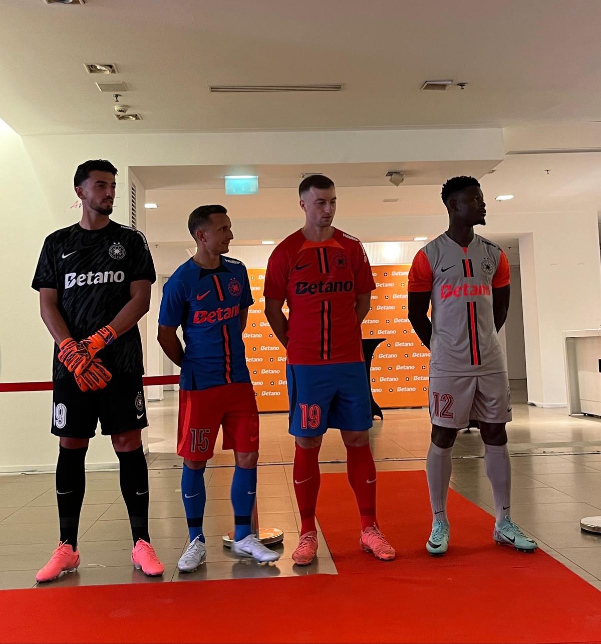 FCSB și-a prezentat echipamentul pentru sezonul 2024-2025 de Superliga