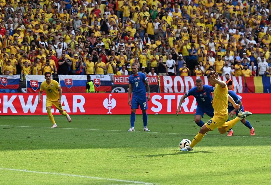 Golul din penalty al lui Răzvan Marin ne-a asigurat câștigarea grupei E / Foto: Imago Mircea Lucescu i-a uimit pe italieni cu pronosticul lui: „Simt o mare surpriză la Euro 2024, o campioană neașteptată!” » De ce crede că Ianis Hagi nu se poate compara cu tatăl său!