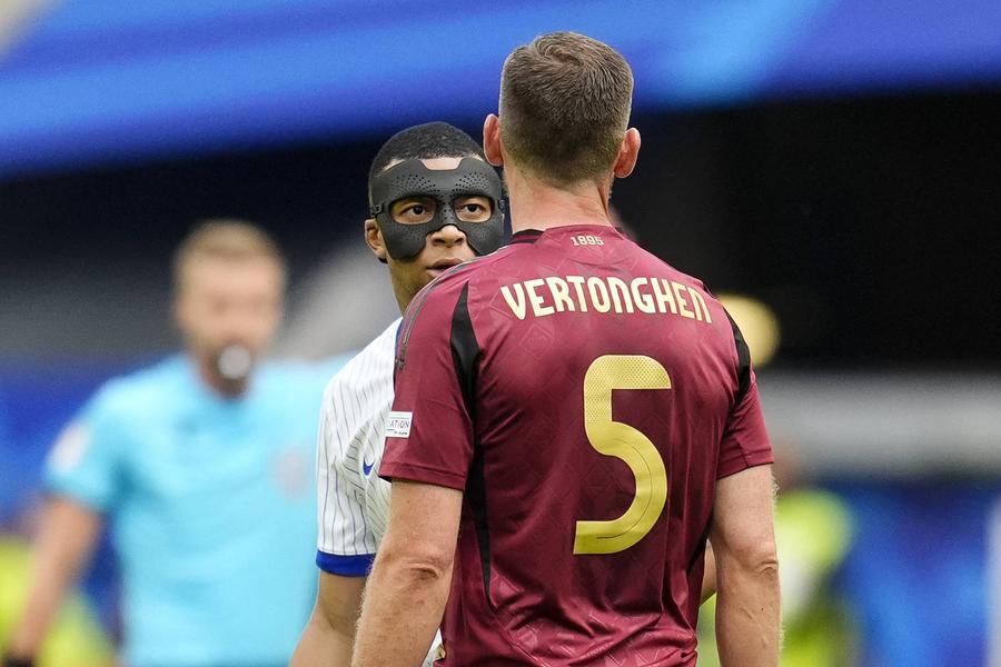 10 detalii observate de pe stadion la Franța-Belgia » Le-au închis gura și i-au trimis acasă, după ce au stricat „La Marseillaise” și i-au fluierat copios + invazie de staruri în tribune