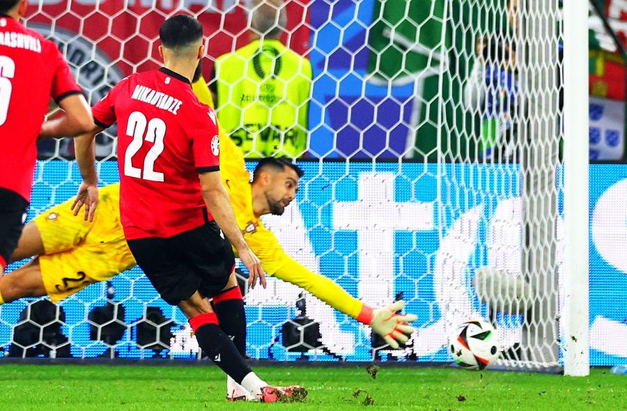 O lovitură de la 11 metri executată de georgieni, foto: Imago Tensiune totală la Euro 2024! Ghid pentru meciurile eliminatorii: cum se bate corect un penalty? Procentul de lovituri ratate la European