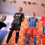 Campioana și-a prezentat echipamentul pentru noul sezon / Sursă foto: Facebook@ FCSB