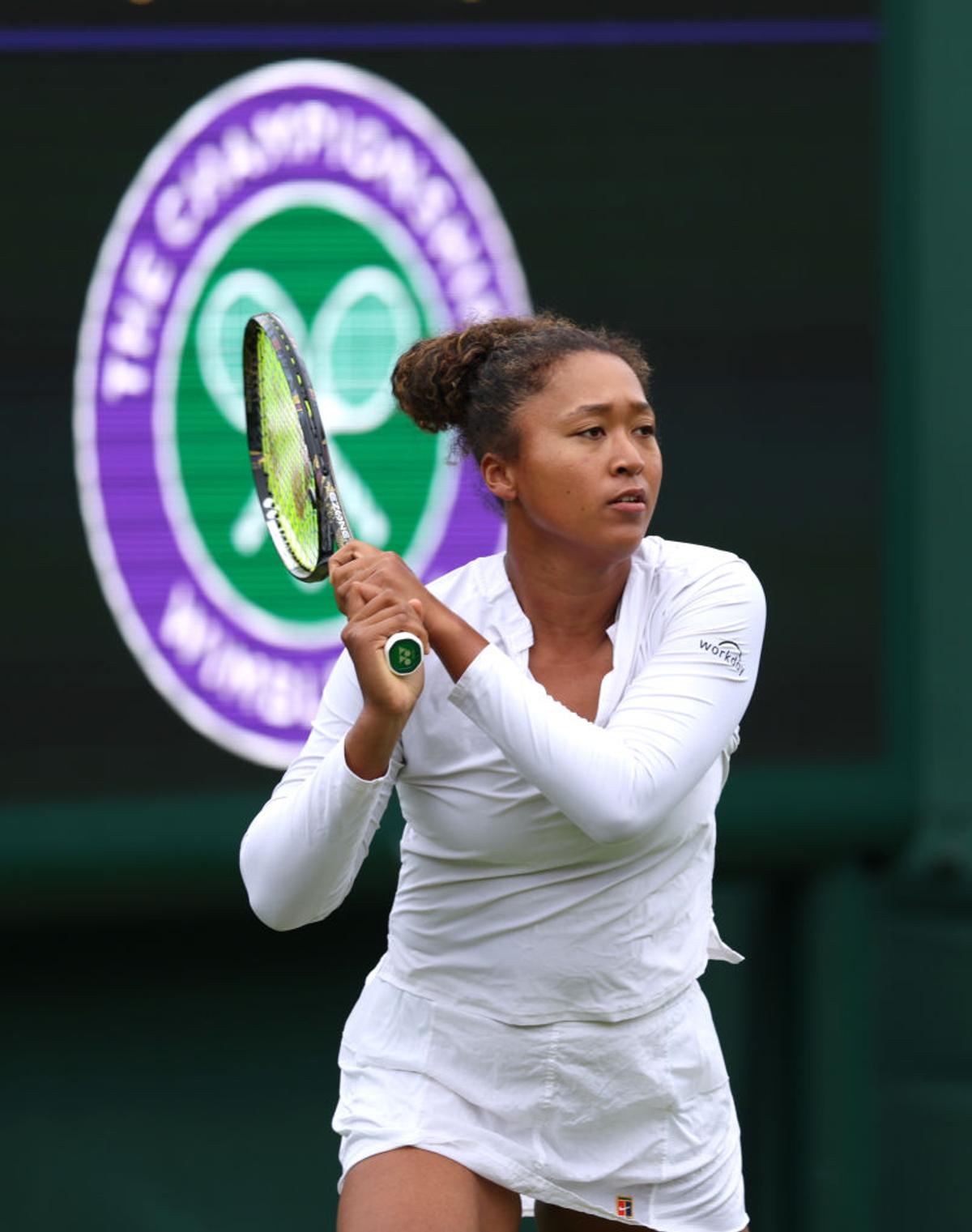 Victorioasă după 6 ani la Wimbledon, Naomi Osaka a stârnit o controversă » Rochia aleasă i-a „încins” pe fani: „Prea scurtă!” / „Nu respectă codul”