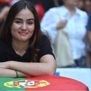 Carolina, cu steagul Portugaliei, visând să-l cunoscă pe Cristiano cu adevărat / Foto: A Bola