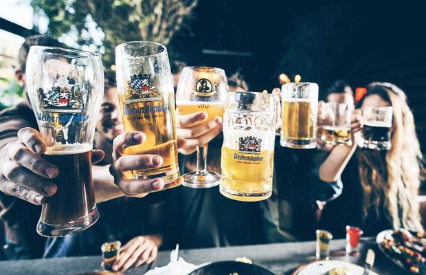 Noroc, România! GSP.ro a vizitat cea mai veche fabrică de bere din lume, lângă München. Produce din anul 1040!