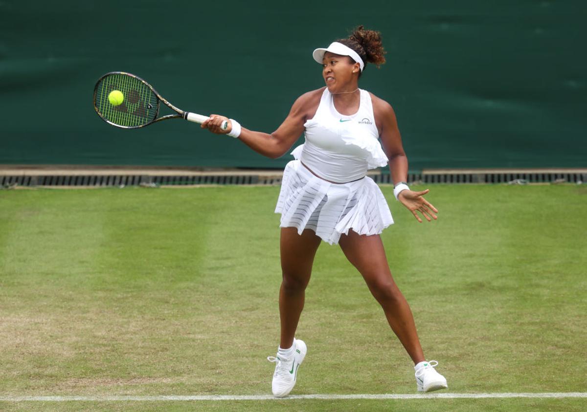 Victorioasă după 6 ani la Wimbledon, Naomi Osaka a stârnit o controversă » Rochia aleasă i-a „încins” pe fani: „Prea scurtă!” / „Nu respectă codul”