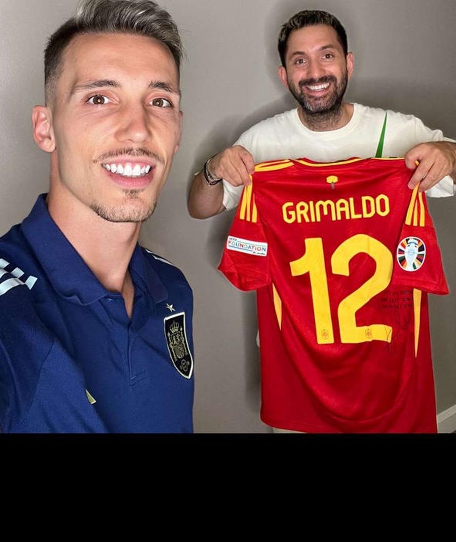 Melih Benderlioglu, cu tricoul lui Alejandro Grimaldo Talismanul Spaniei la Euro a fost dezvăluit. E campion mondial în domeniul lui!