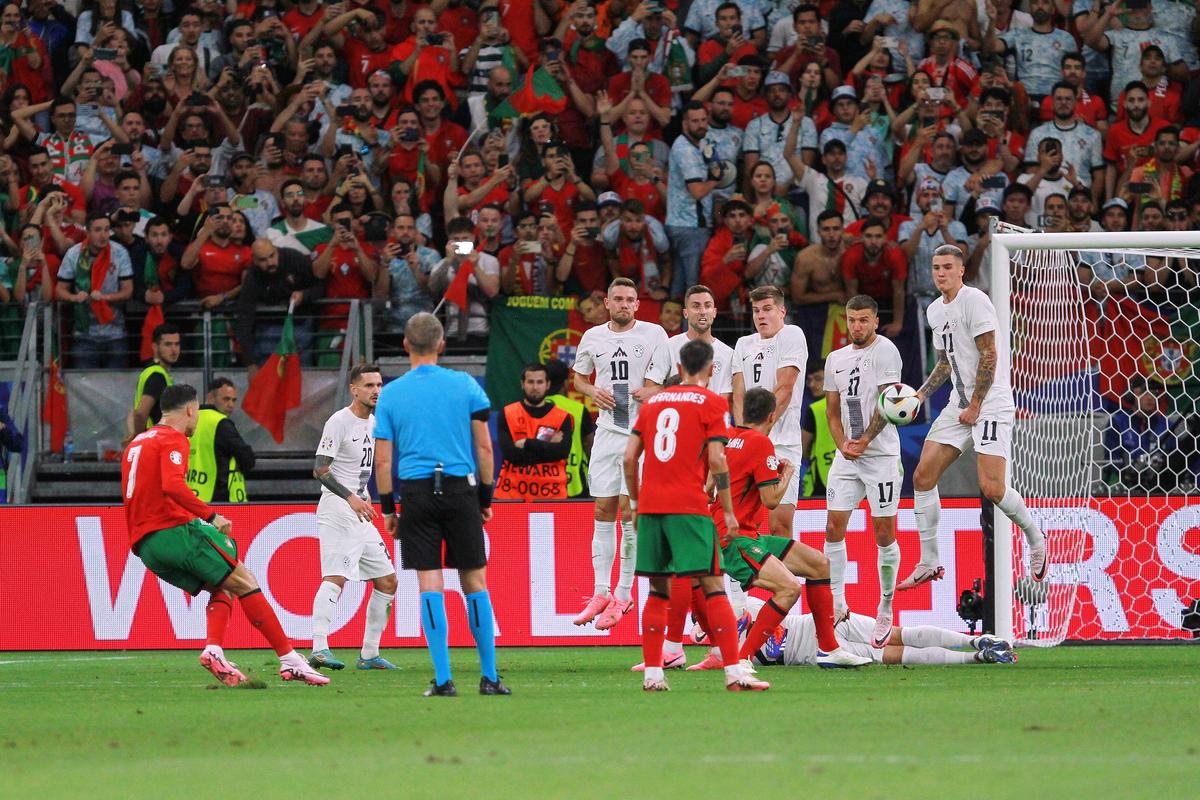 „Ce notă ai da evoluțiilor tale?” » Starul lui Guardiola, luat la întrebări înainte de Portugalia - Franța