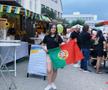 Carolina arată mândră în fața camerelor steagul țării pentru care joacă Ronaldo / Foto: A Bola