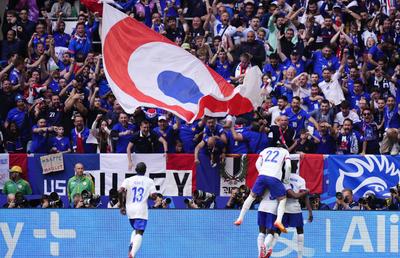 10 detalii observate de pe stadion la Franța-Belgia » Le-au închis gura și i-au trimis acasă, după ce au stricat „La Marseillaise” și i-au fluierat copios + invazie de staruri în tribune