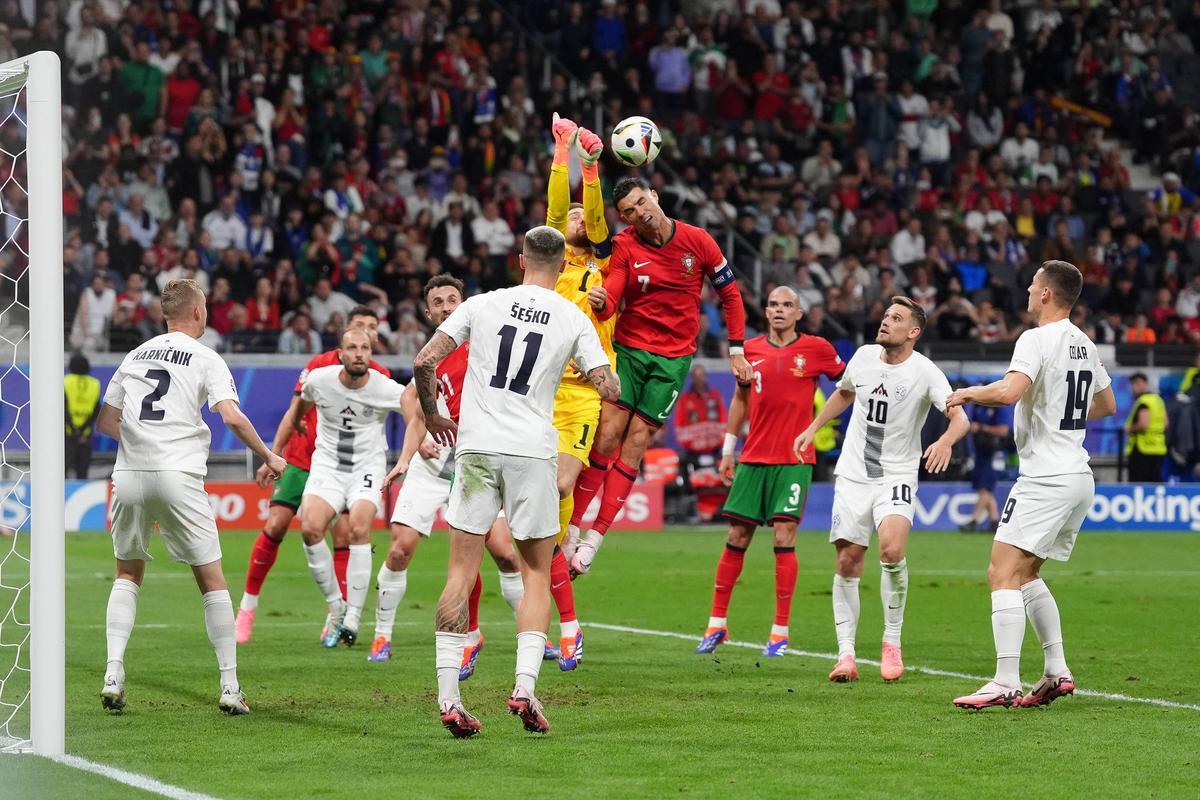 „Ce notă ai da evoluțiilor tale?” » Starul lui Guardiola, luat la întrebări înainte de Portugalia - Franța