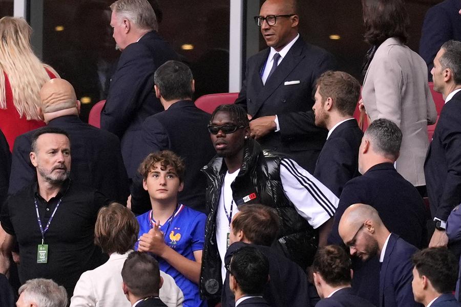 10 detalii observate de pe stadion la Franța-Belgia » Le-au închis gura și i-au trimis acasă, după ce au stricat „La Marseillaise” și i-au fluierat copios + invazie de staruri în tribune