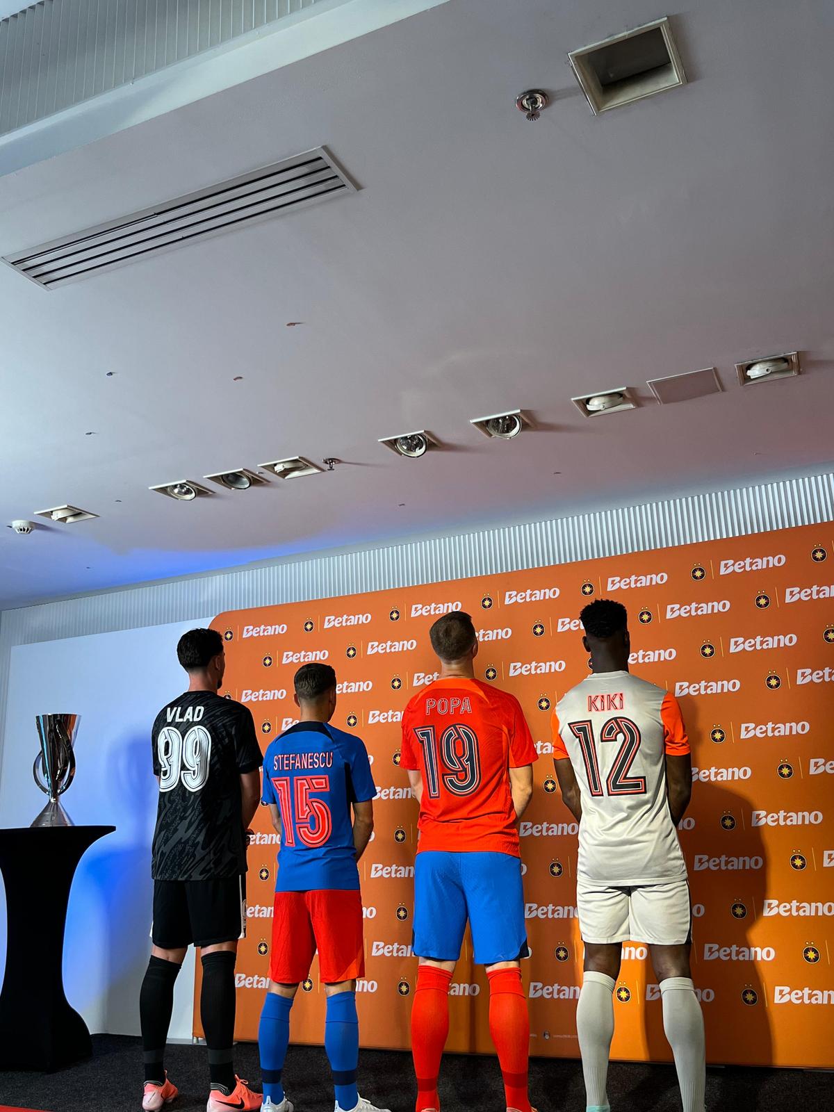 FCSB și-a prezentat echipamentul pentru sezonul 2024-2025 de Superliga