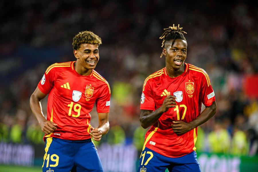 Lamine Yamal și Nico Williams, cu dansul care a cucerit Germania / Foto: Imago Barcelona – Athletic Bilbao 2-1 » Lewandowski și Yamal, eroii catalanilor și în a doua etapă din La Liga