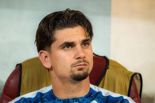 Razvan Marin privește de pe banca de rezerve în meciul cu Cipru, în care Mircea Lucescu nu l-a folosit deloc / Foto: Imago