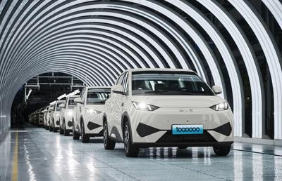 BYD a atins un milion în producția modelului record DOLPHIN SURF