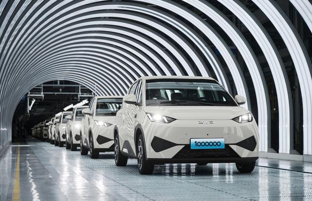 BYD a atins un milion în producția modelului record DOLPHIN SURF