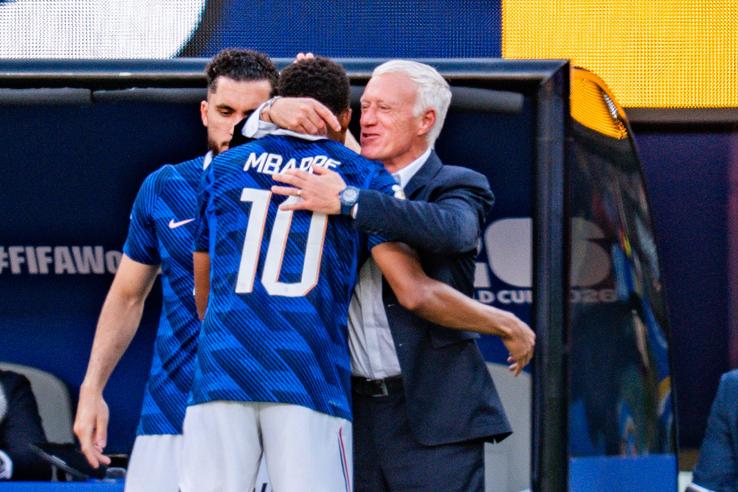 Didier Deschamps și Kylian Mbappe în Franța - Suedia // foto: Imago Images