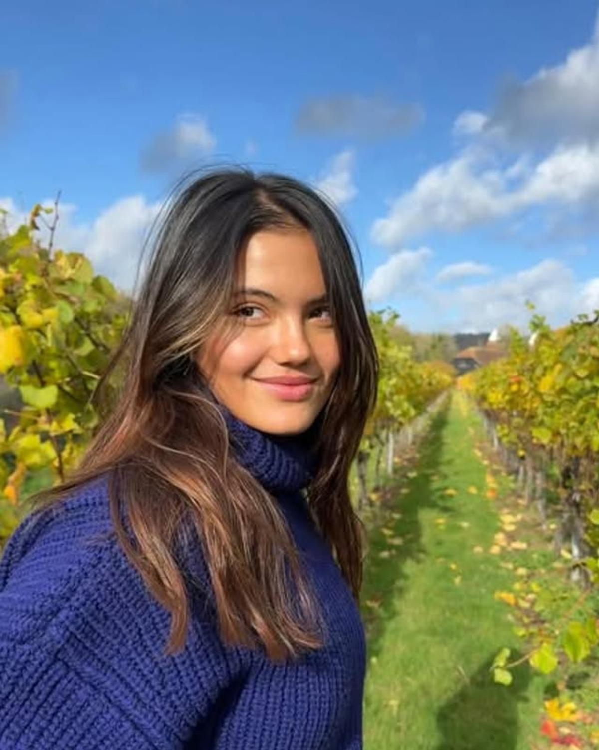 Emma Răducanu a apărut în cârje și alături de noul iubit după retragerea de la Wimbledon