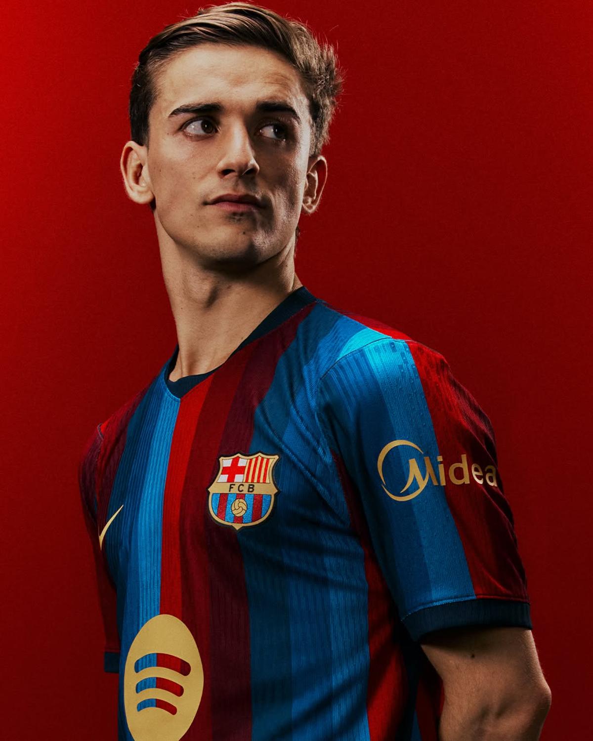 FC Barcelona și-a prezentat noul echipament. „Inspirat de fațada noului stadion renovat”