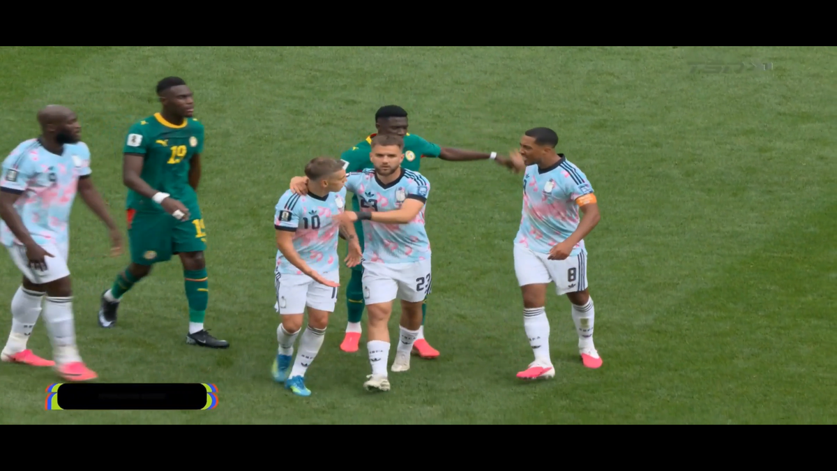 Scene incredibile în Belgia - Senegal » Coechipierii au sărit la bătaie