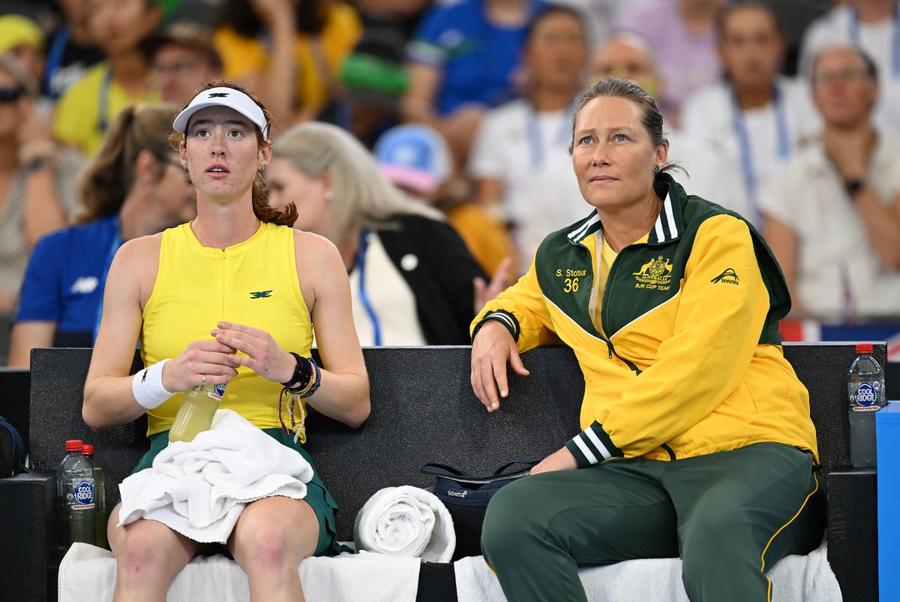 Maya Joint și Samantha Stosur în timpul unei întâlniri de BJK Cup în 2025 Foto: Imago Images A învins-o pe Serena Williams într-o finală majoră, iar acum i-a dat sfaturi Mayei Joint: „Are 44 de ani și doar semne de întrebare”